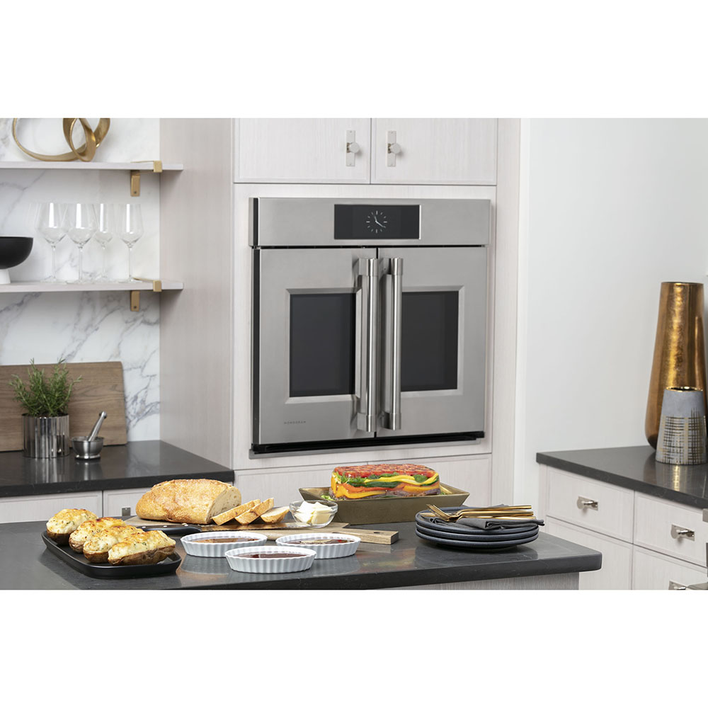 WALL-OVEN-30IN-STAINLESS-STEEL-ZTSX1FPSNSS-MONOGRAM-LIFESTYLE-ANGLE.jpg